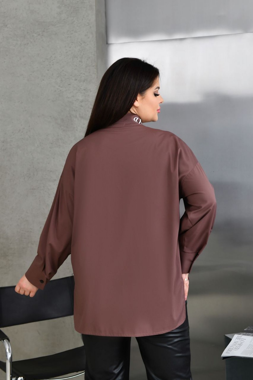 Жіноча блуза із софту колір шоколад р.56/58 452873