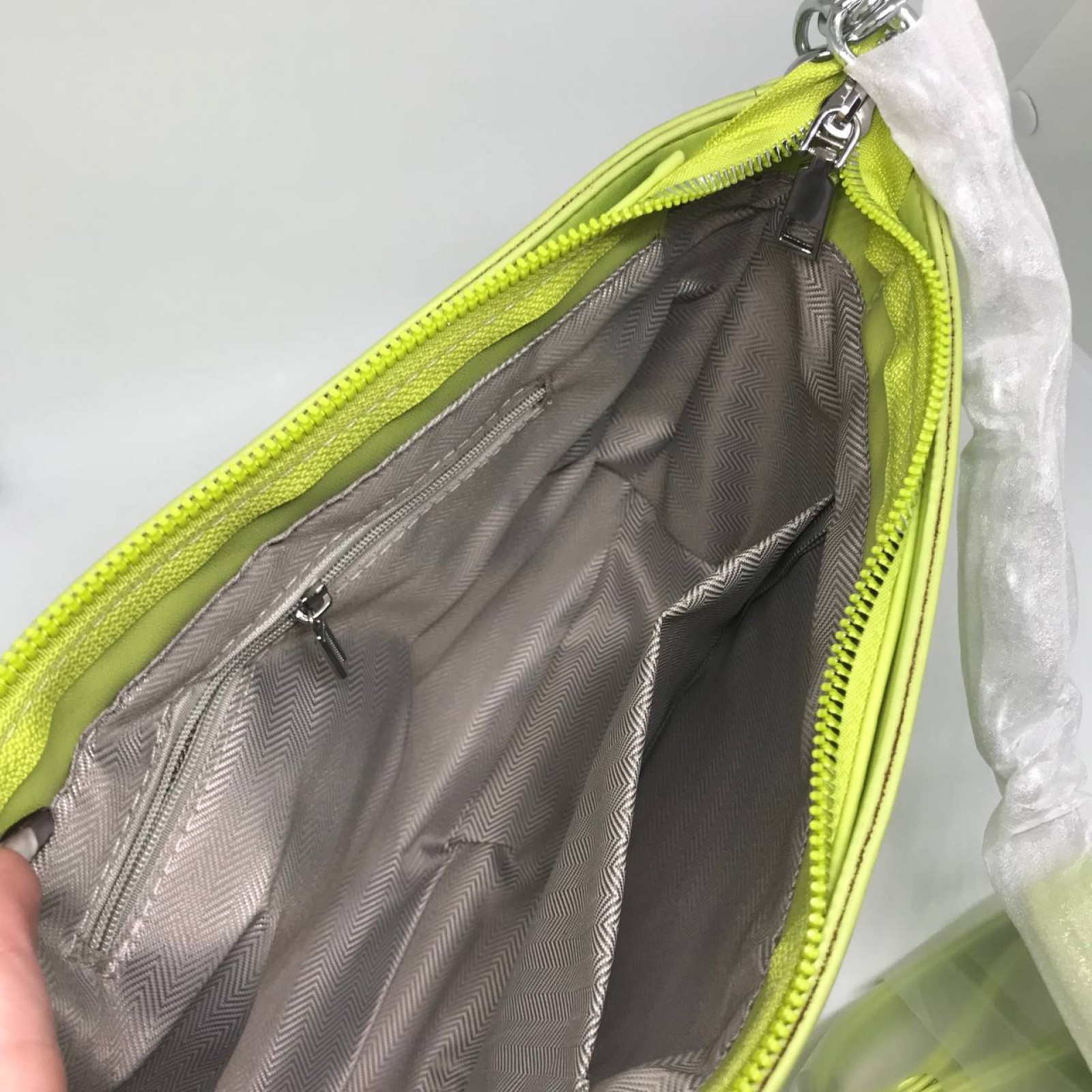 Жіноча сумочка колір насичений зелений 437274