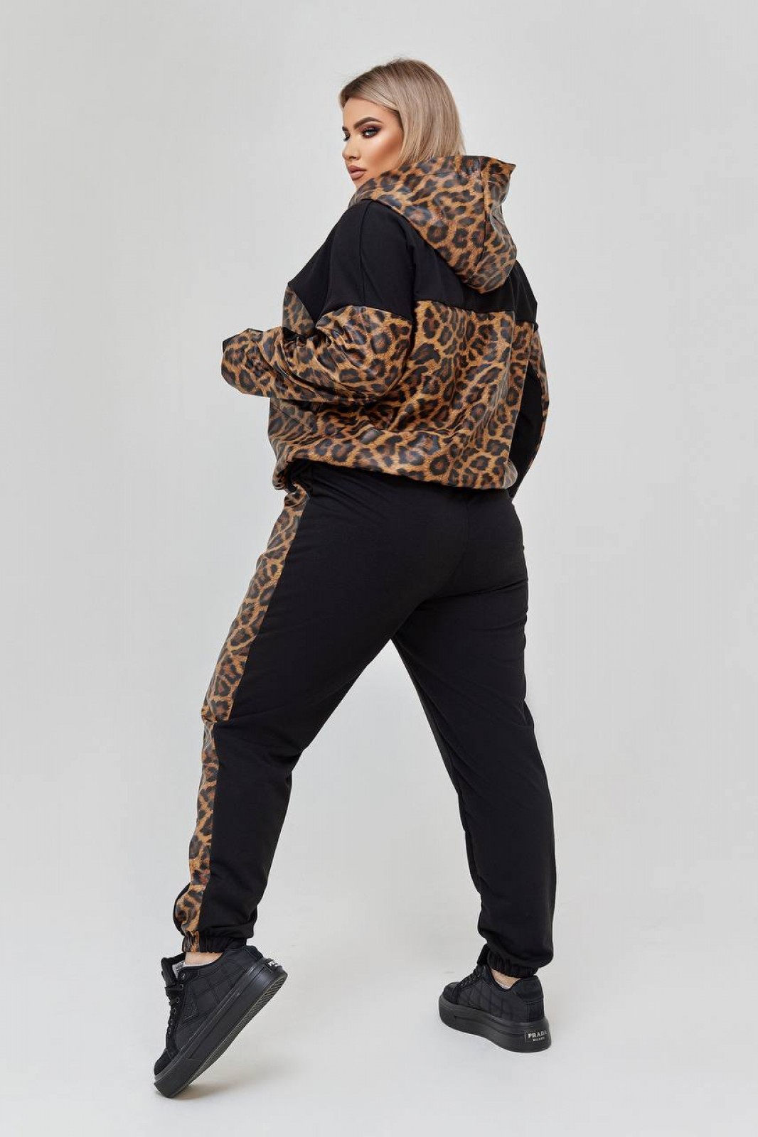 Жіночий костюм прогулянковий колір чорний принт леопард р.56/58 448870