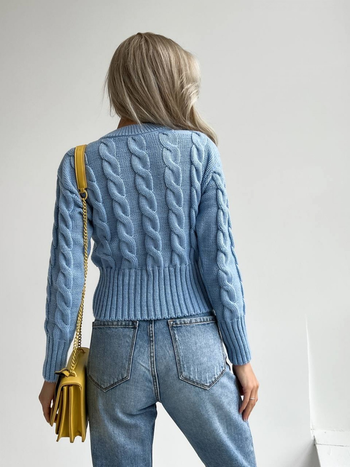 Жіночий светр укорочений з візерунком коси блакитного кольору р.42/46 396787