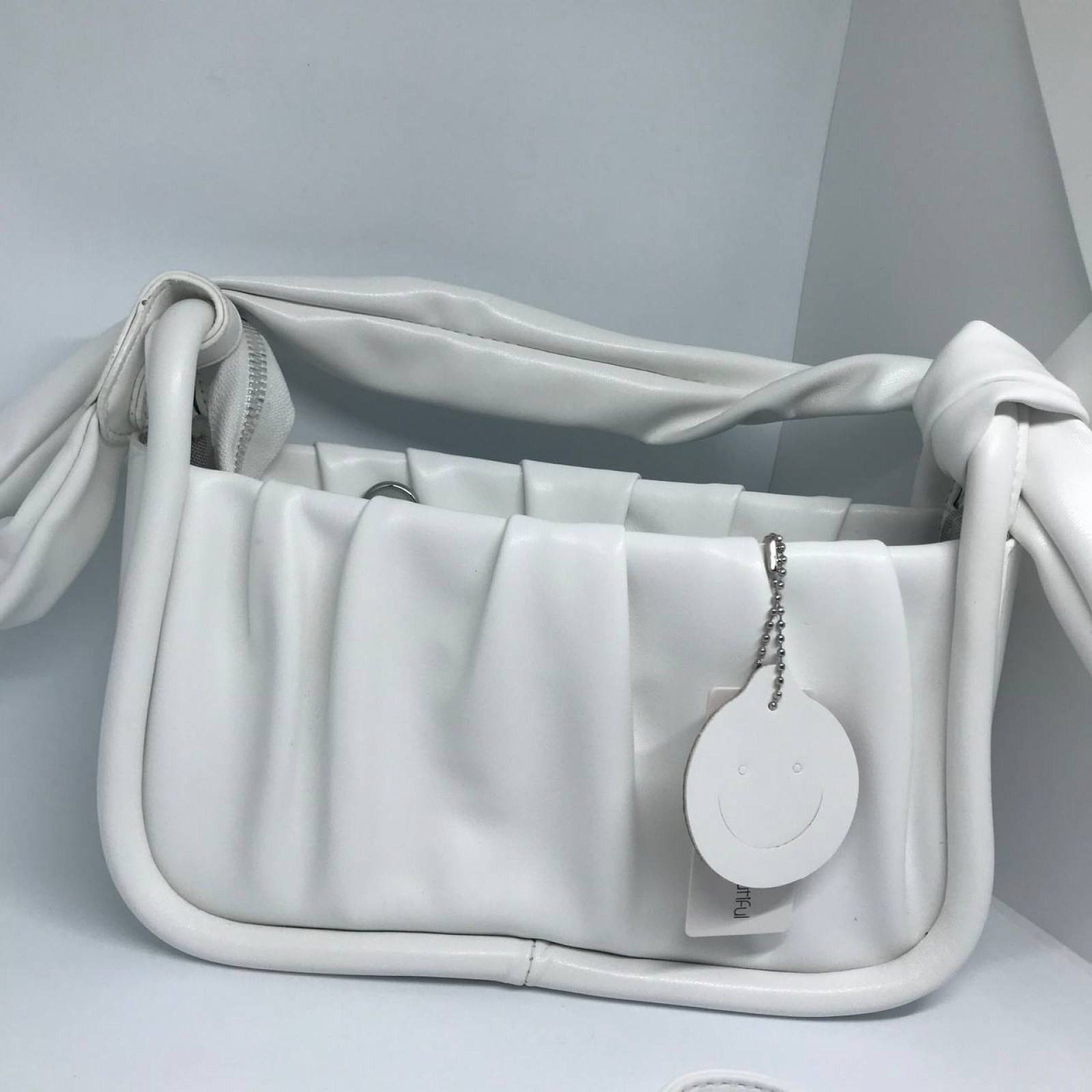 Жіноча сумочка з ремінцем колір білий 436080