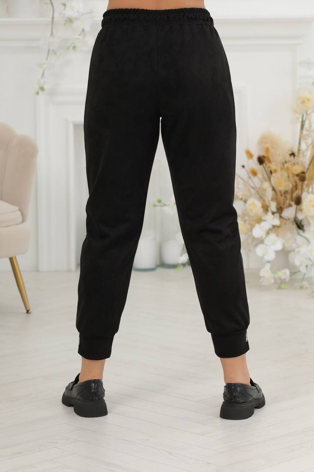 Жіночі штани-джогери чорного кольору р.54/56 442704