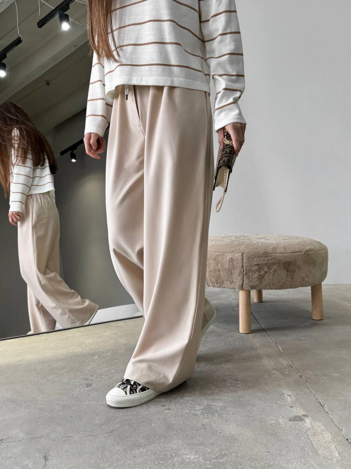 Жіночі брюки з декоративним шнурком колір бежевий р.46 451526
