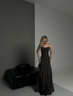 Жіноча максі сукня із софту колір чорний р.46/48 453161