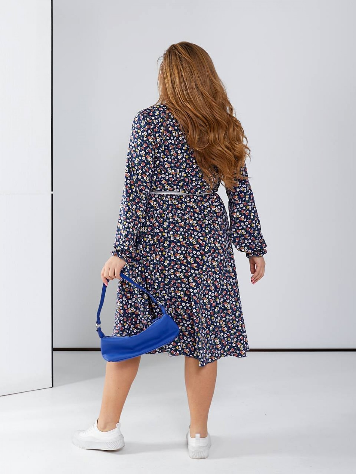 Жіноча вільна сукня із софту колір синій р.48/52 450554