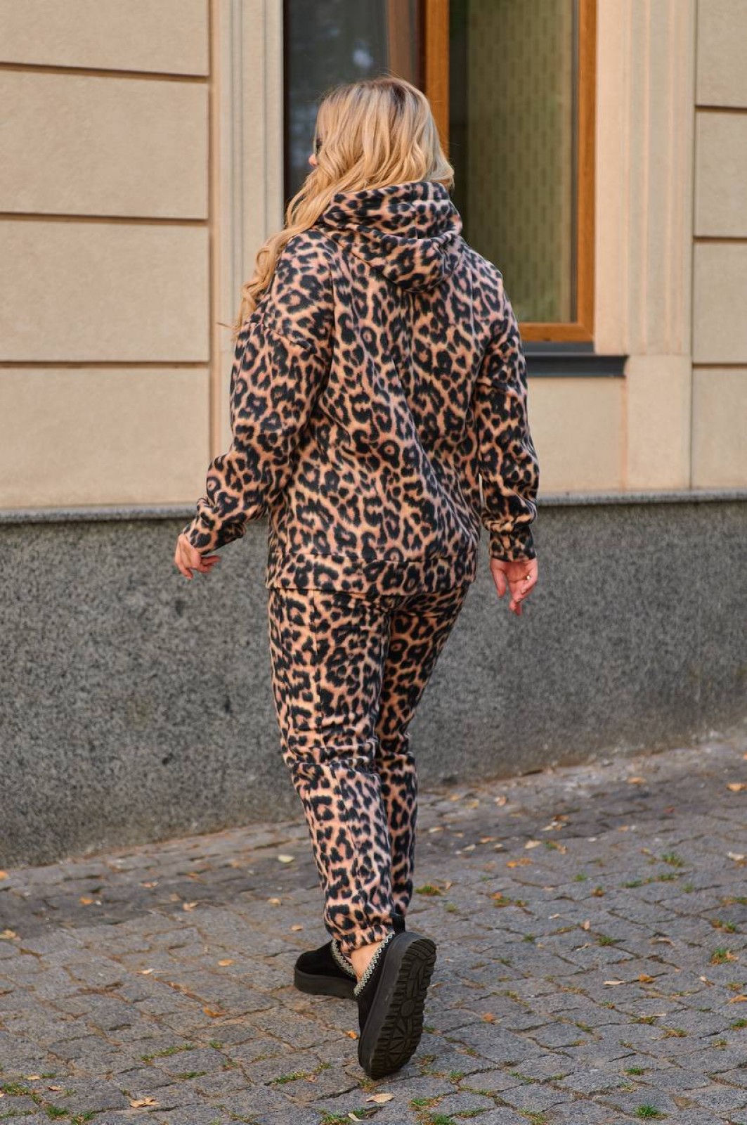 Жіночий спортивний костюм колір коричневий принт леопард р.54/56 443540