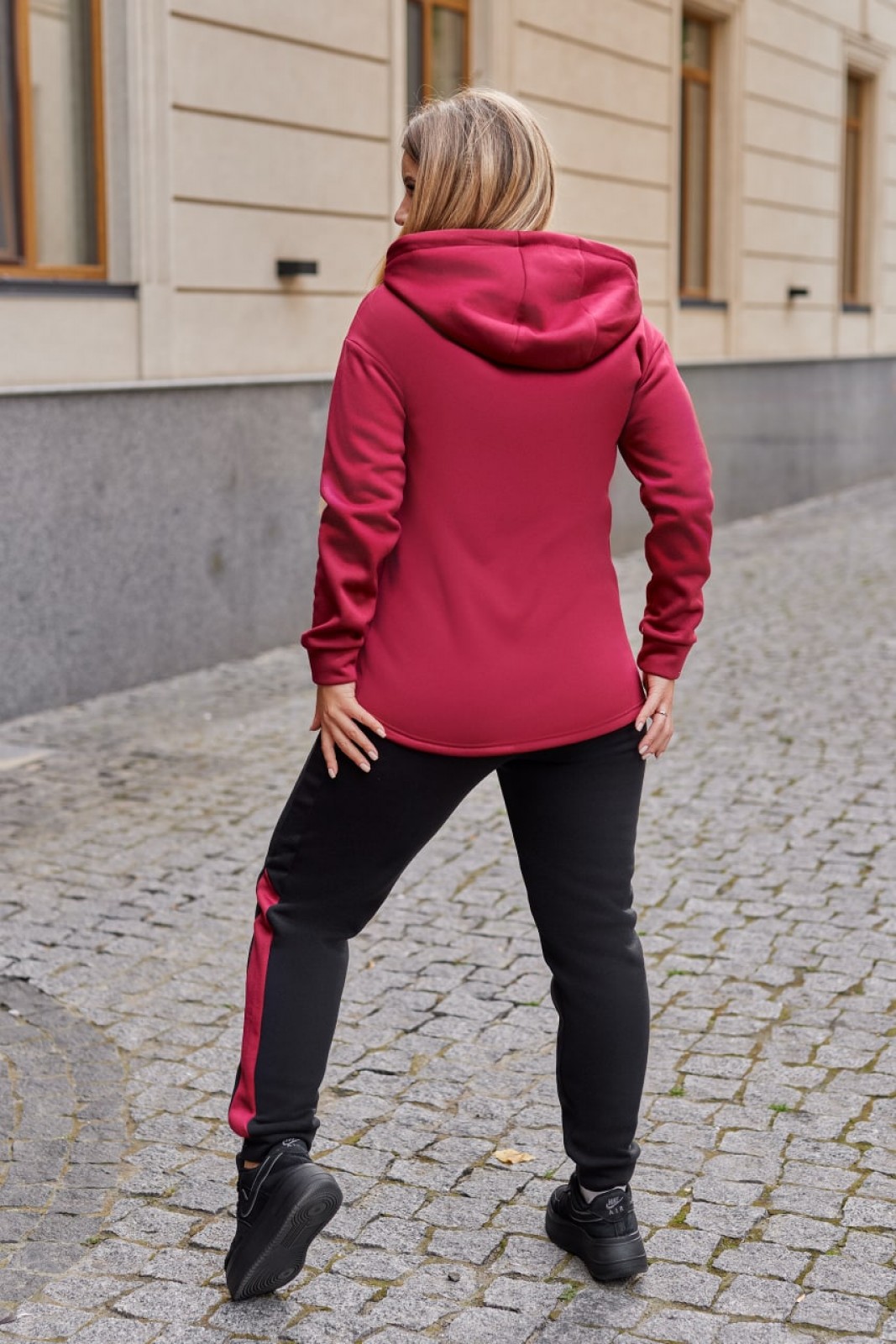 Жіночий спортивний костюм з капюшоном бордового кольору р.60/62 444530