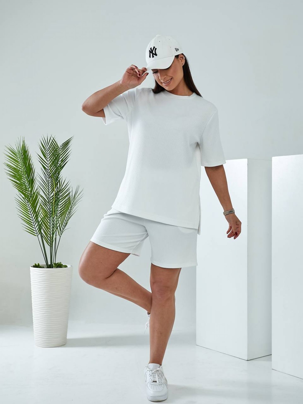 Жіночий костюм двійка з шортами колір білий р.56/58 434126