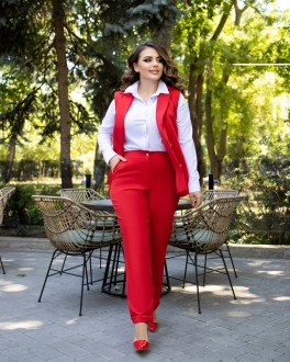 Жіночий костюм двійка брюки з жилетом червоного кольору SKL137-374442