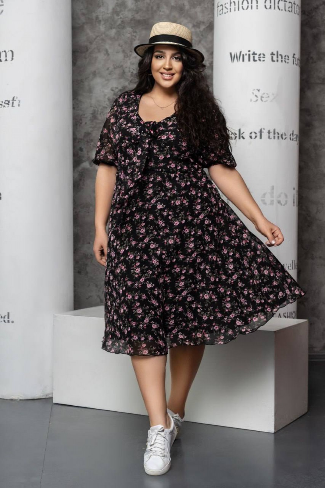 Жіноча сукня колір чорний у рожеві квіти р.52/54 433141