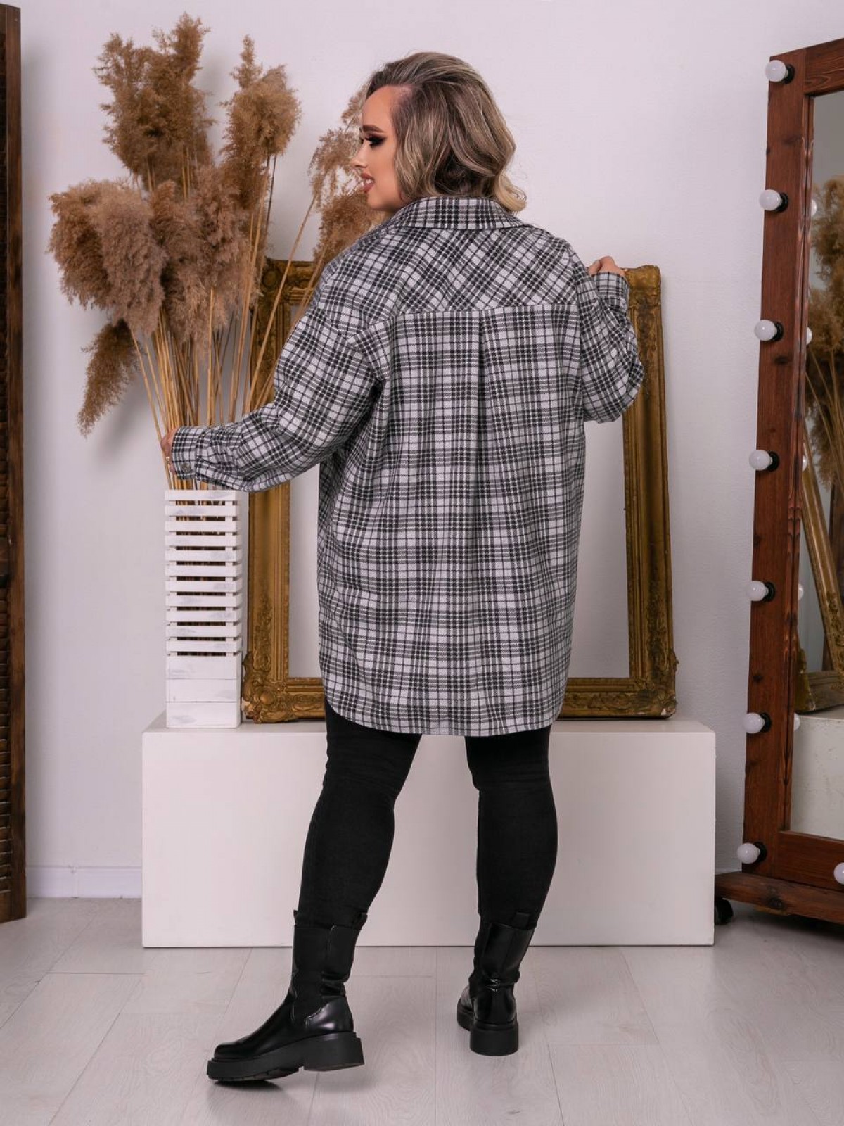 Жіноча куртка сорочкового крою в клітку сірого кольору р.50/52 376377
