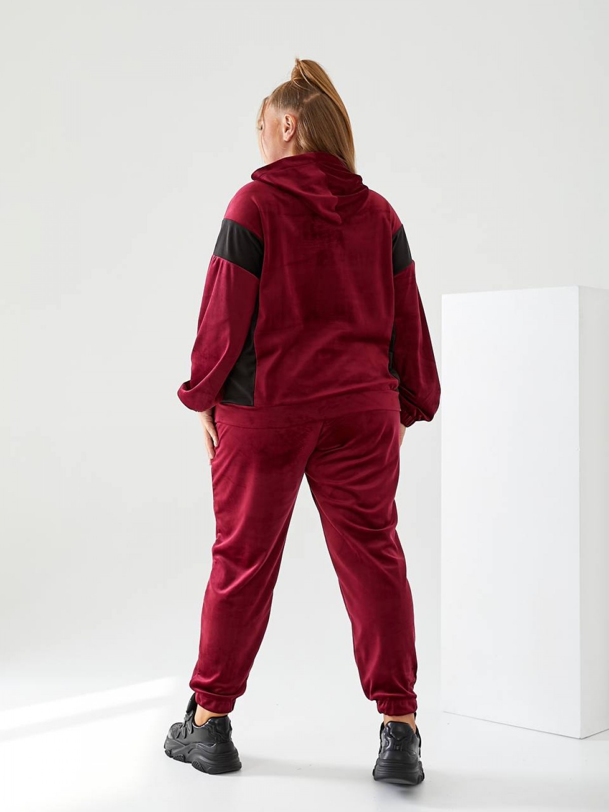 Жіночий спортивний костюм з велюру колір бордовий р.52/54 440541