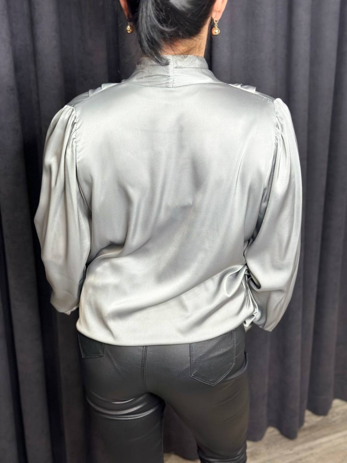 Жіноча сорочка із шовку армані колір сірий р.52/54 447701