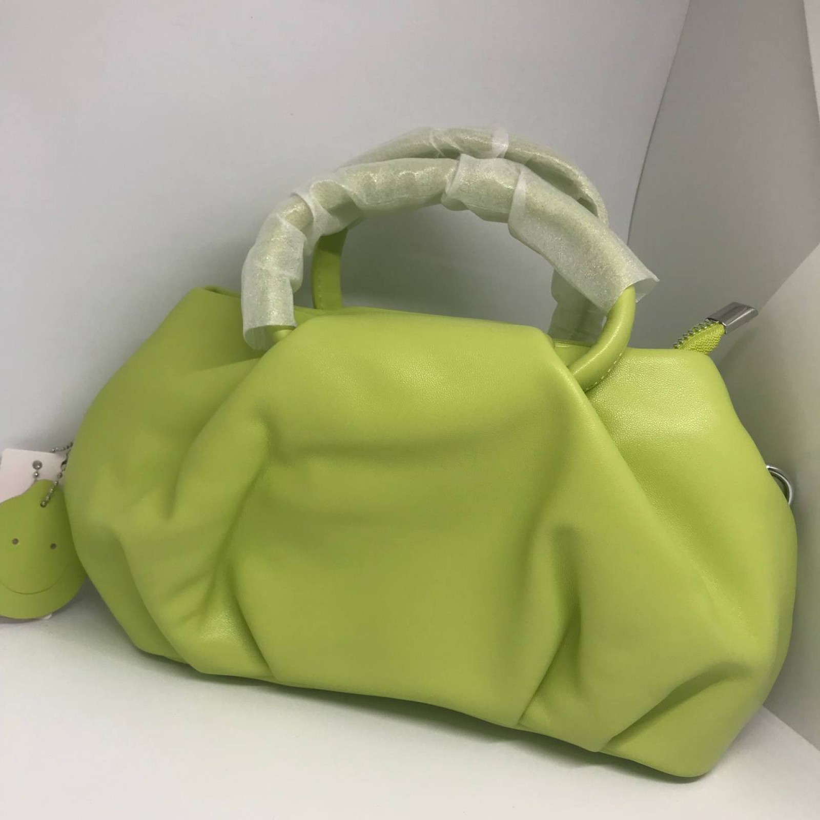 Жіноча сумочка з ремінцем колір насичений зелений 435457