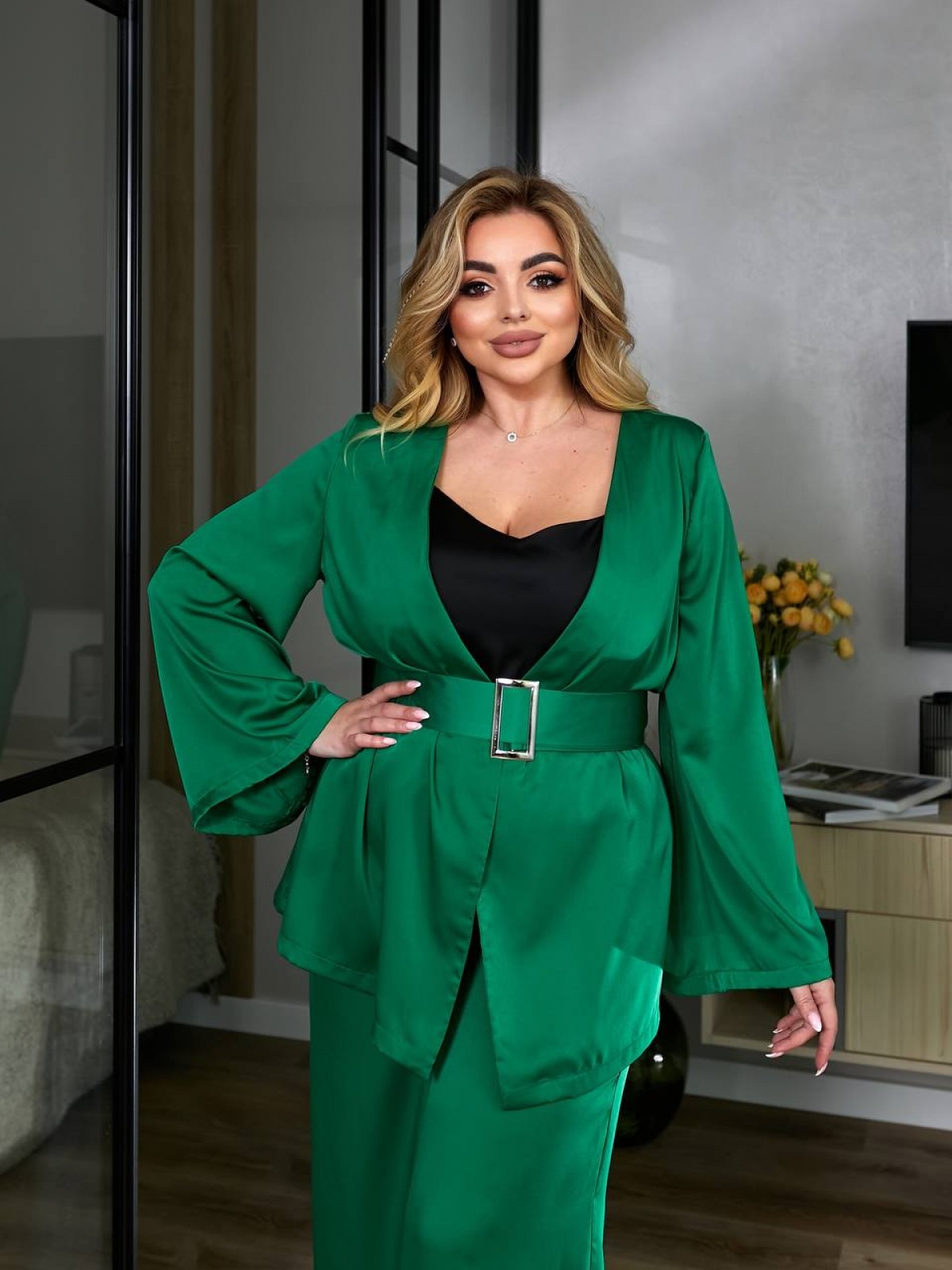 Жіночий костюм-двійка з шовку колір зелений р.50/52 454697