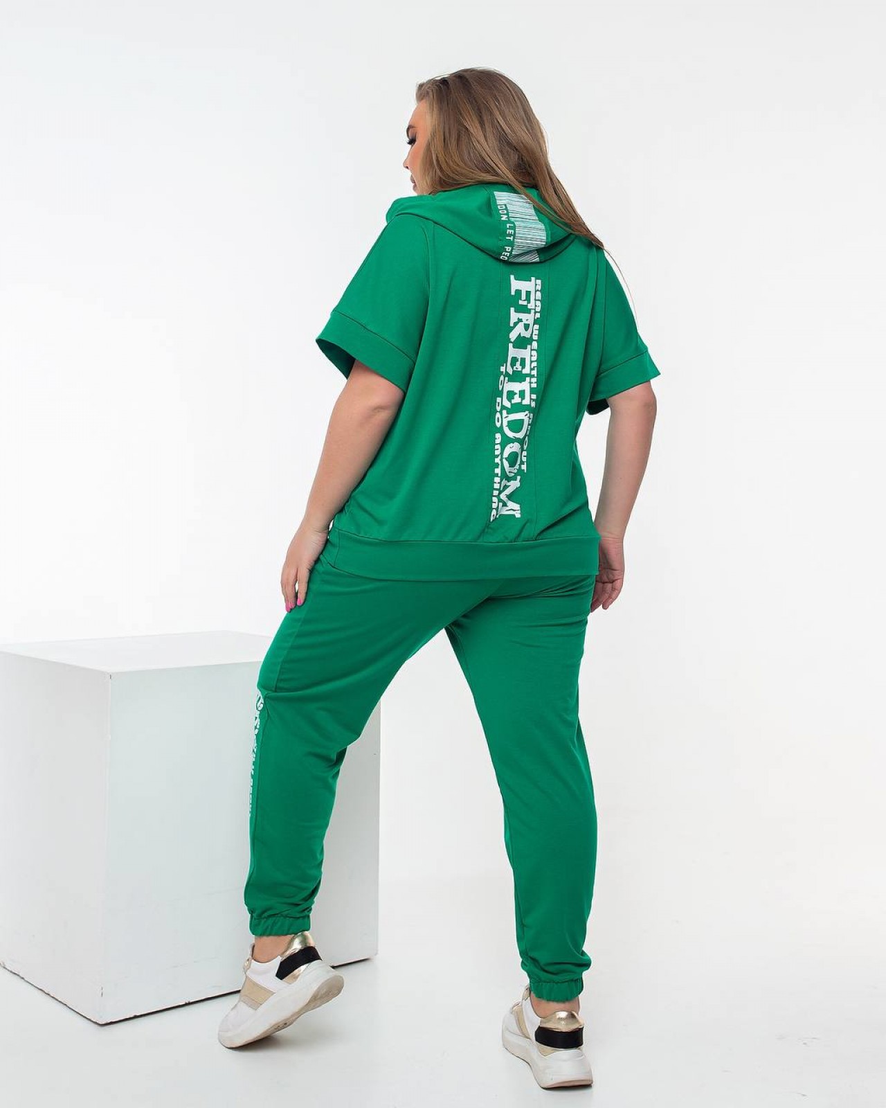 Жіночий спортивний костюм кофта з коротким рукавом та штани зеленого кольору р.48/50 358889
