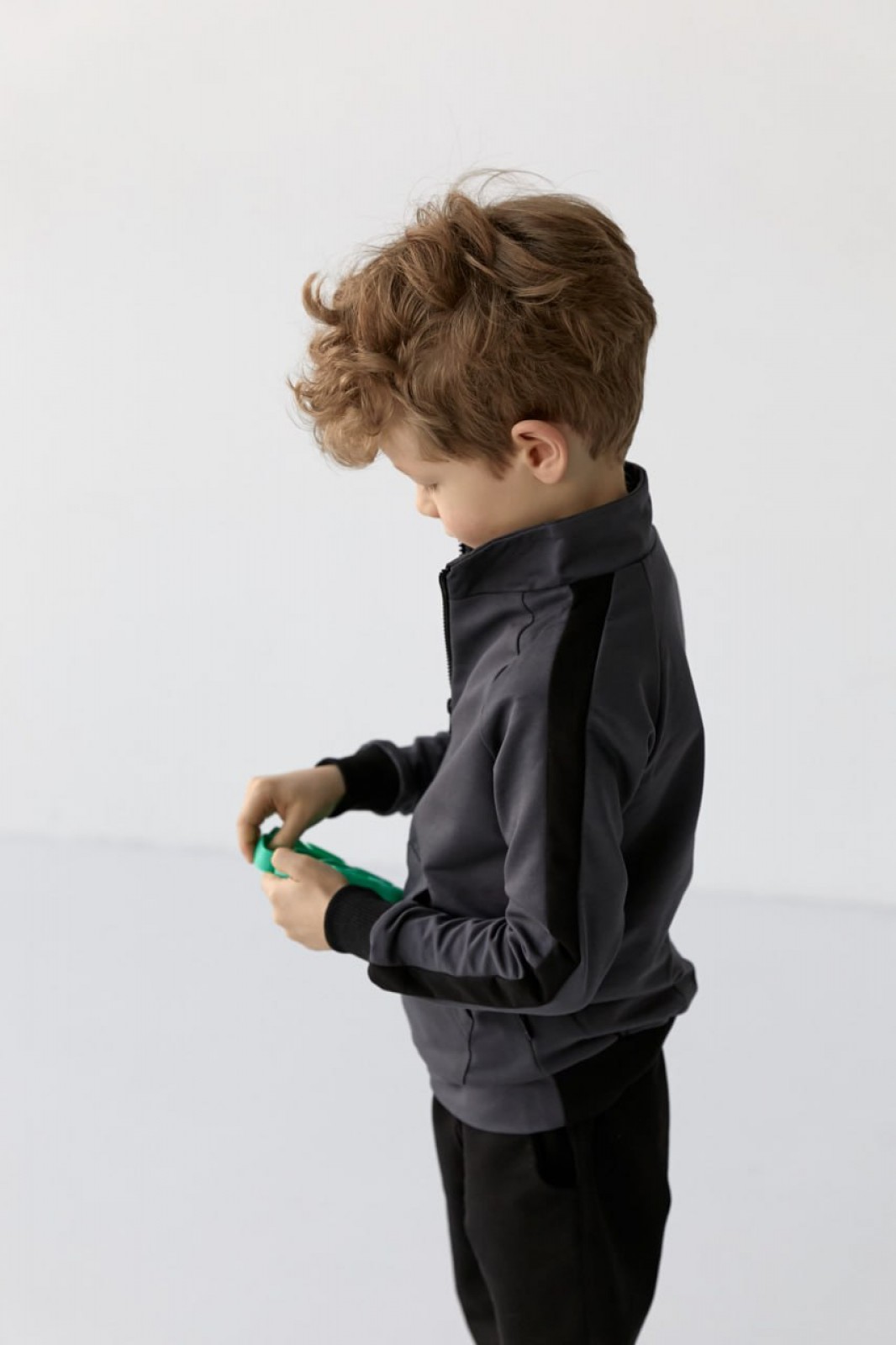 Спортивний костюм на хлопчика колір графіт з чорним р.134 407238
