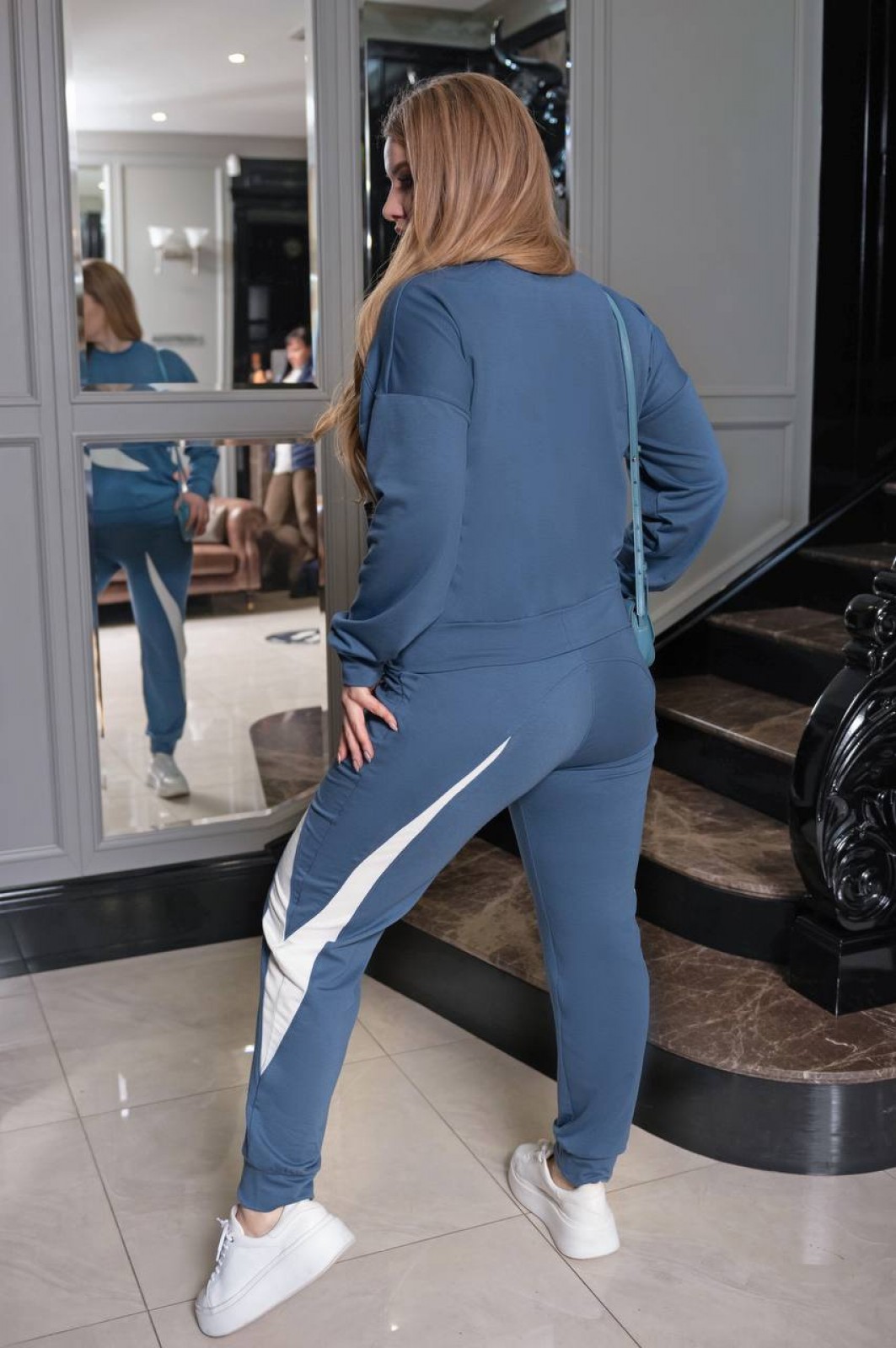 Жіночий прогулянковий костюм джинсового кольору р.50/52 391318