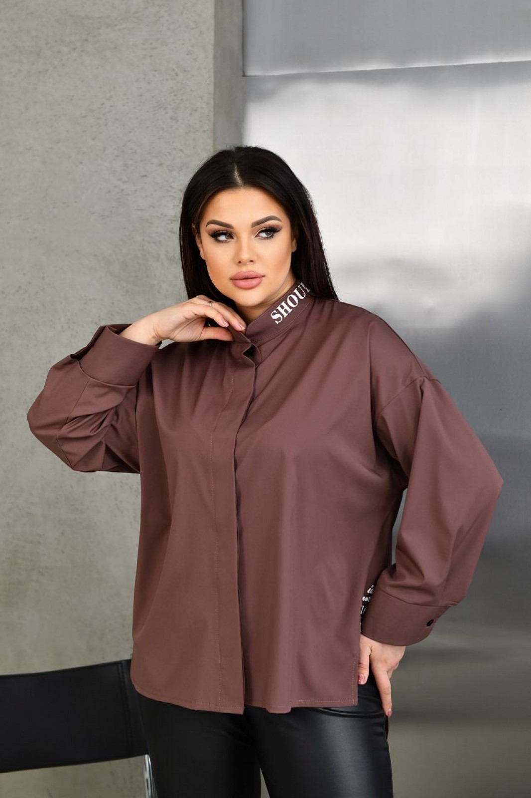 Жіноча блуза із софту колір шоколад р.56/58 452873