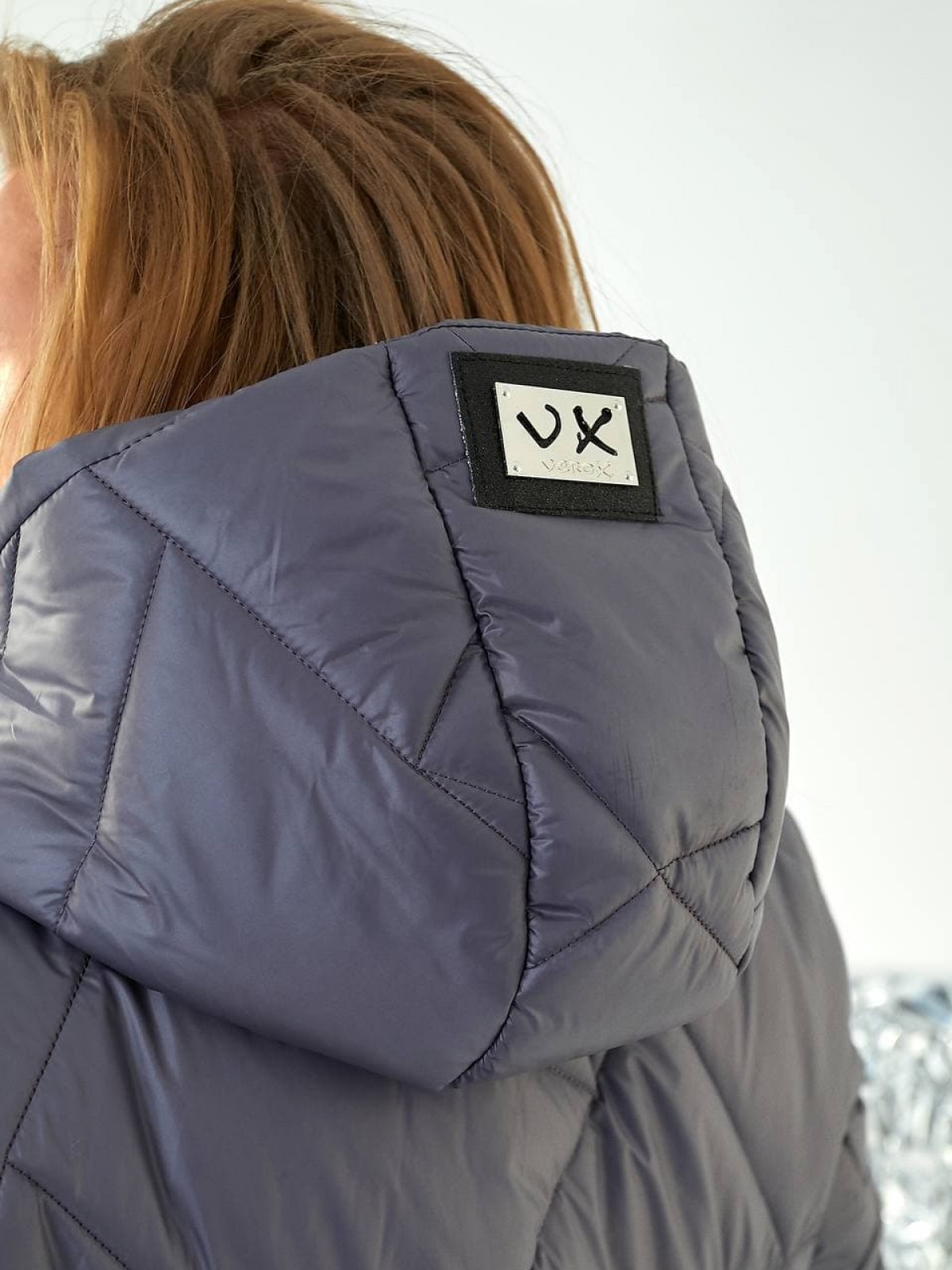 Жіноча стьобана куртка прямого крою з накладними кишенями сірого кольору р.56/58 385932