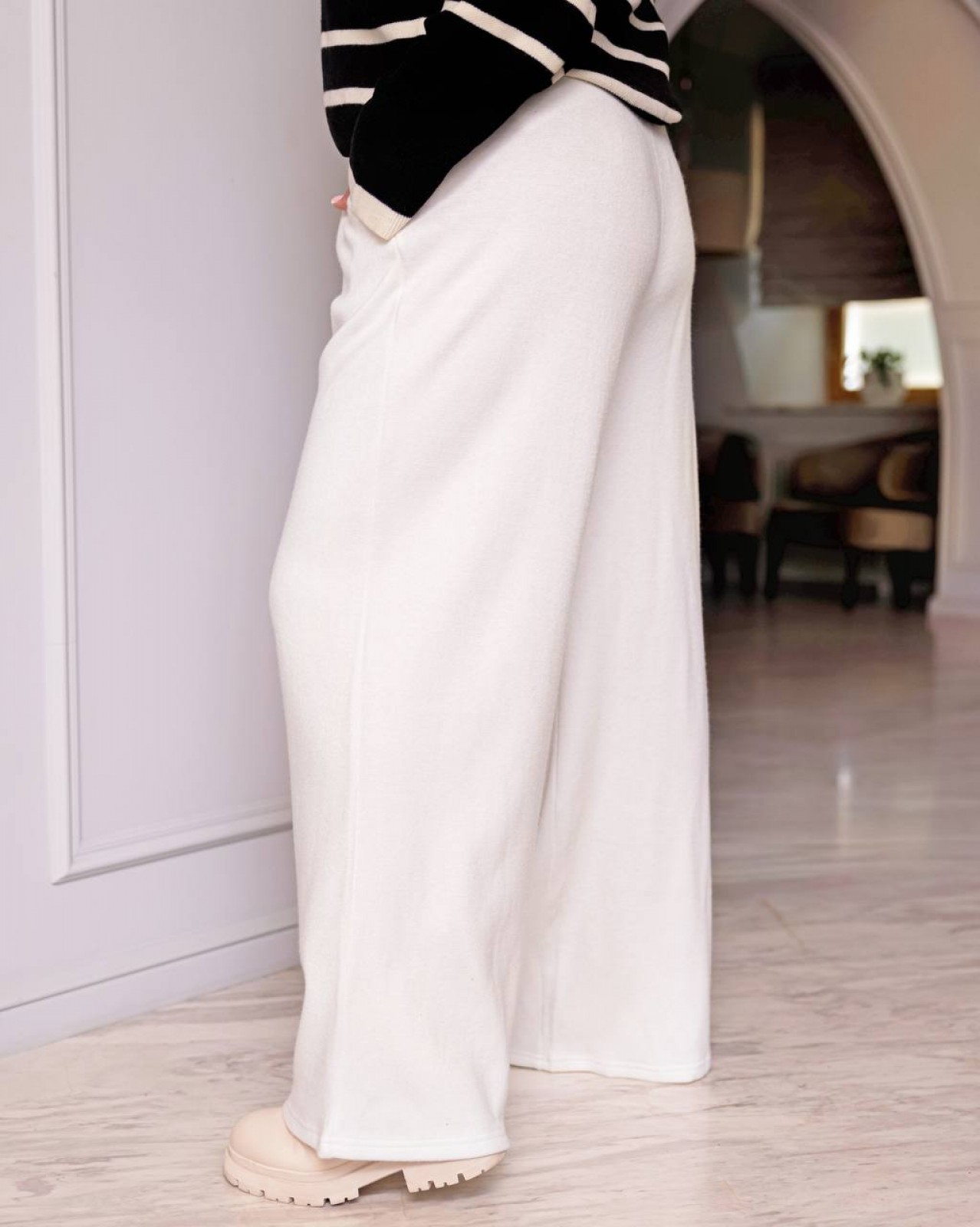 Жіночі штани з ангори колір білий р.52/54 447446