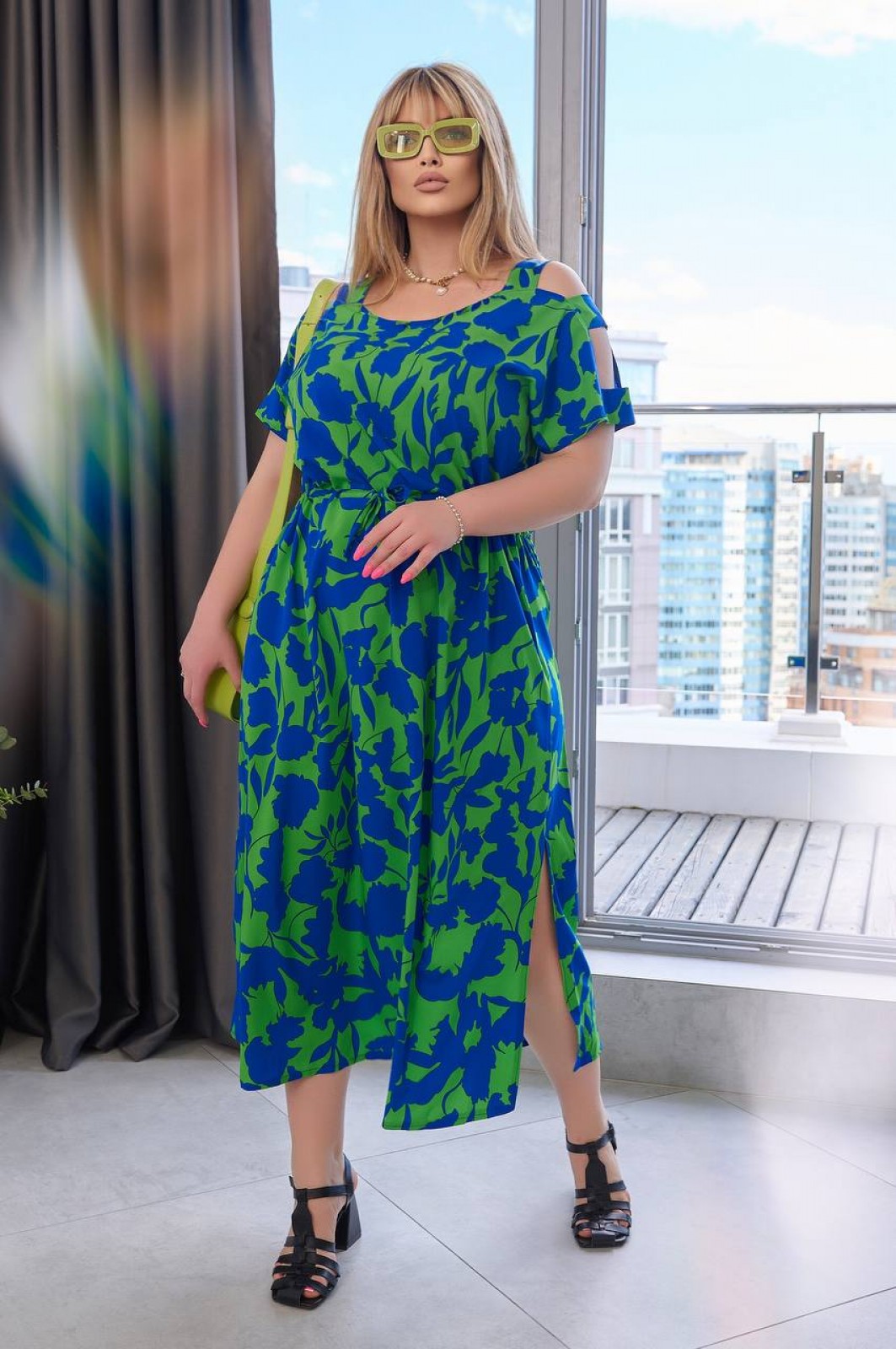 Жіноча вільна сукня із софту колір зелений р.62/64 454787