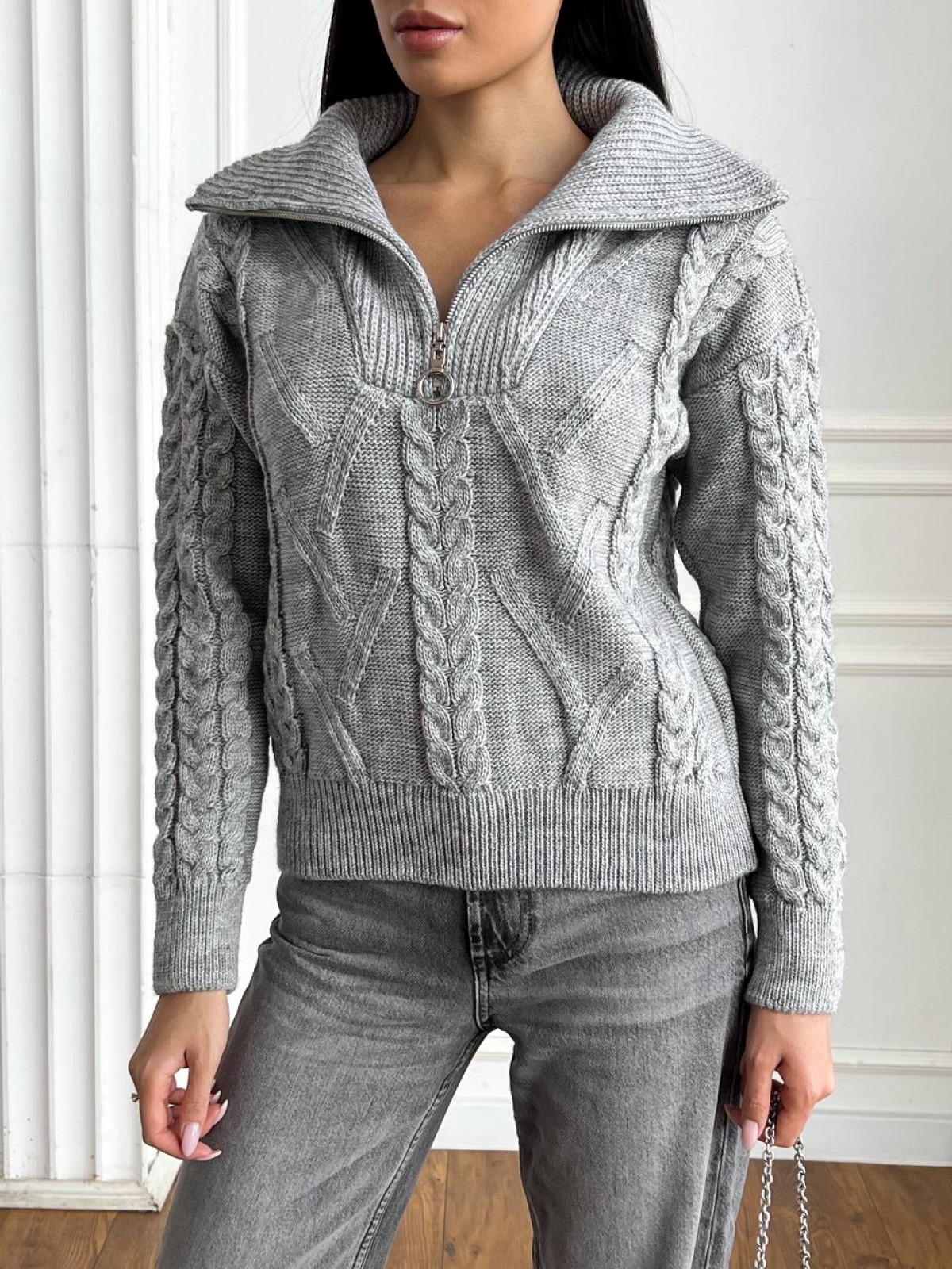 Жіночий светр з V-подібним коміром та блискавкою колір сірий р.42/46 445970