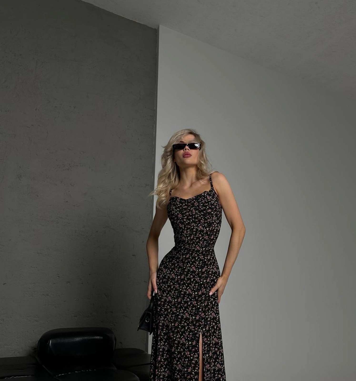 Жіноча максі сукня із софту колір чорний р.42/44 453158